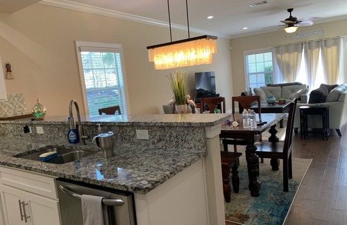 Epworth Acres House | Sandy Paws: Largest luxury end unit townhouse in Mariners Landing, Pet Friendly