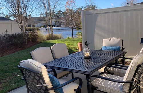 Epworth Acres House | Sandy Paws: Largest luxury end unit townhouse in Mariners Landing, Pet Friendly