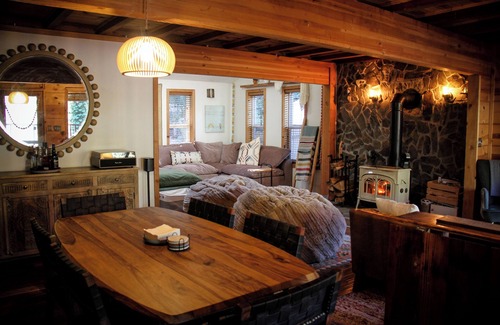 Sandy House | Sandy River's Hush, Cozy Cabin on 1.2 acres tucked above the Sandy River