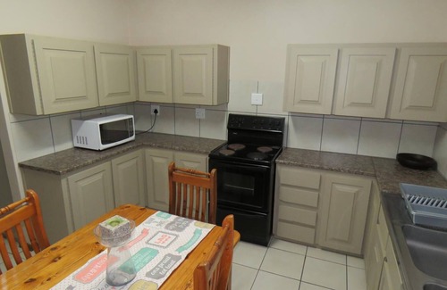 Barrydale Apartment | Sandy's Place