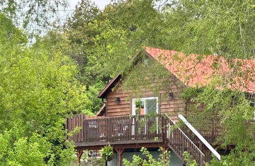 Harwood Cottage | Sandy Shore Cottages. 2-bedroom lake front cottage, Sauna, Heated pool
