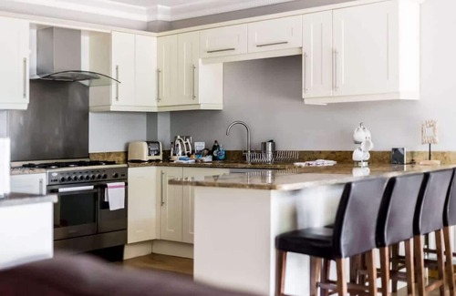Sandbanks Apartment | Sandy Shores - 2-bed flat on Sandbanks Peninsular