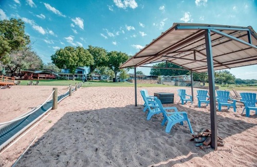Kingsland House | Sandy Shores Vacation Home