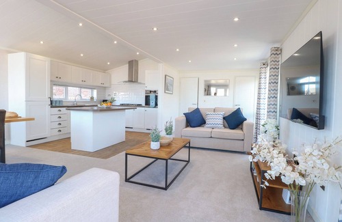 Bacton Cottage | SANDY SNUG, pet friendly, country holiday cottage in Bacton