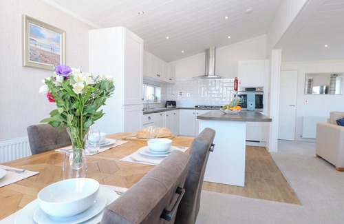 Bacton Cottage | SANDY SNUG, pet friendly, country holiday cottage in Bacton