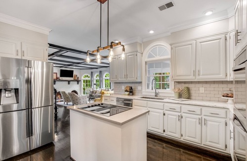 Sandy Springs House | Sandy Springs Celebrity Estate on 2 acres
