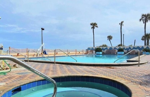 Lenox Park Condo | Sandy Toes! A bright and vibrant studio condo in Daytona Beach FL Unit 418!