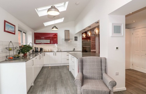 Mudeford Cottage | SANDY TOES, pet friendly, character holiday cottage in Christchurch