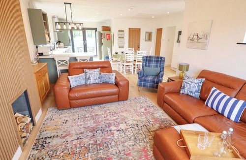 Trusthorpe House | SANDY TOES, pet friendly, country holiday cottage in Sutton-On-Sea