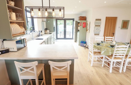 Trusthorpe House | SANDY TOES, pet friendly, country holiday cottage in Sutton-On-Sea