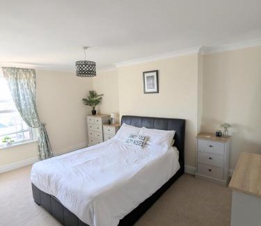 Burnham-on-Sea Apartment | Sandy Toes - Top floor with stunning sea view! Dogs welcome on request, extra fee