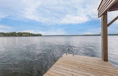 Henrico House | Sandy Trace Getaway on Lake Gaston