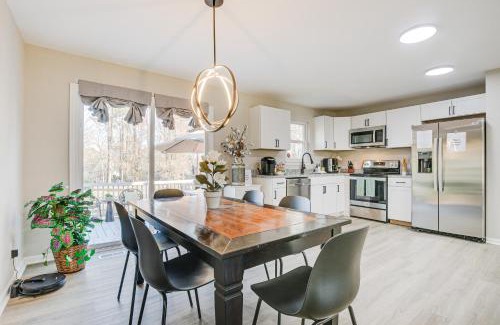 Sanford House | Sanford Family Home with Deck about 2 Mi to Downtown!