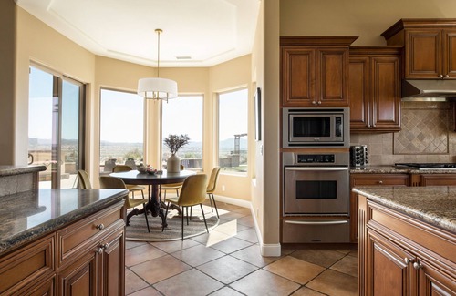 Temecula House | Sangiovese By AvantStay | Spectacular Estate w/Pool, Hot Tub & Putting Green