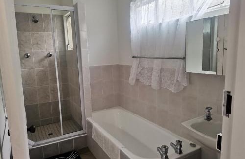 Underberg House | Sani Window B&B and Self catering