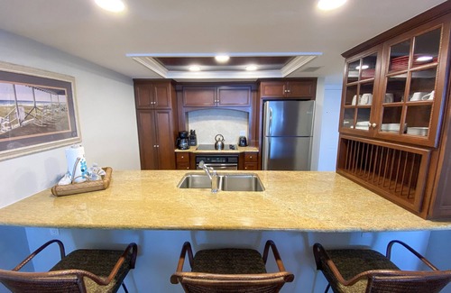 Punta Rassa Condo | Sanibel Harbour Resort Harbour Tower 615: Beachfront vacation retreat overlooking Sanibel Harbour