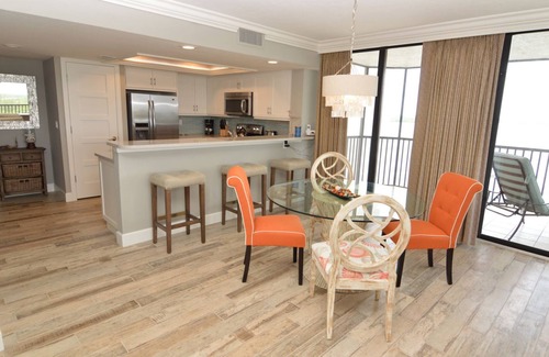 Punta Rassa Apartment | Sanibel Harbour Resort Bay View Tower 737: Beachfront vacation retreat with gorgeous sunset views