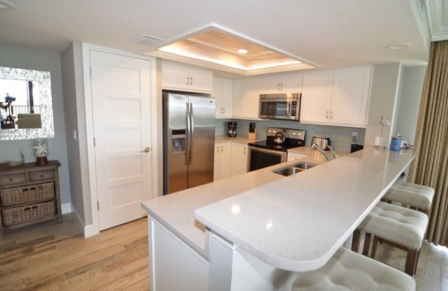 Punta Rassa Apartment | Sanibel Harbour Resort Bay View Tower 737: Beachfront vacation retreat with gorgeous sunset views
