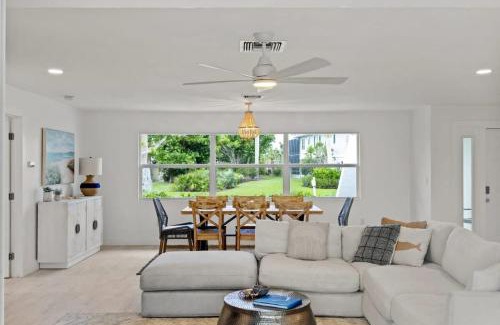Bright Water House | Sanibel Serenity- NEW Gorgeous Near Beach Villa with Pool