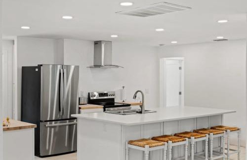 Bright Water House | Sanibel Serenity- NEW Gorgeous Near Beach Villa with Pool