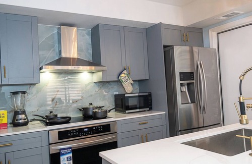 North Lauderdale House | Sanitized, Serene & Close to Work - Nurse Favorite!