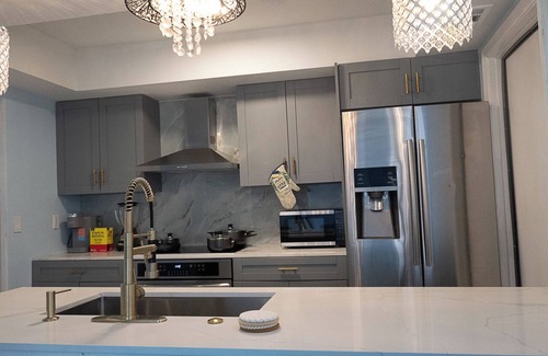 North Lauderdale House | Sanitized, Serene & Close to Work - Nurse Favorite!