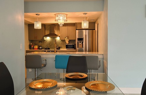 North Lauderdale House | Sanitized, Serene & Close to Work - Nurse Favorite!