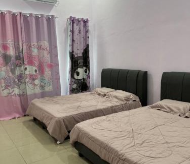 Ulu Tiram House | Sanrio House- Taman Bestari Indah Room only