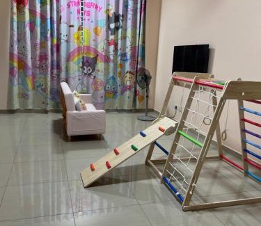 Ulu Tiram House | Sanrio House- Taman Bestari Indah Room only