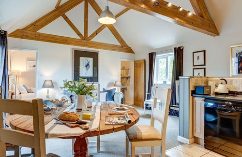 Woodstock House | Sansoms Loft | Oxfordshire Holiday Let | 1 Bed & Sleeps 2