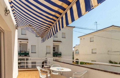 Ciudad Universitaria Apartment | SANT CARLES 25.2 - sunny apartment with terrace