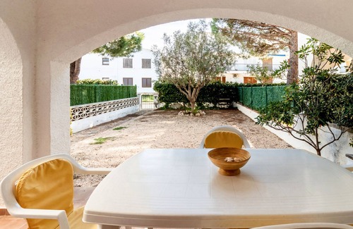 Llanca Apartment | Sant Carles 26 Magnificent apartment with garden