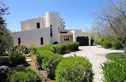 Poco do Mouro Villa | Santa Barbara de Nexe (Loule) Stunning Coastal Views, Heated Pool option.