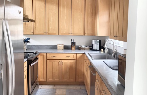 East Mesa House | Santa Barbara Condo-walking distance to Leadbetter Beach