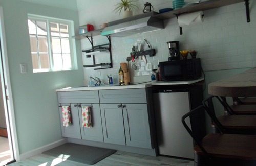 Santa Barbara Apartment | Santa Barbara Mermaid's Cove- Cozy 1-bedroom Apartment with A/C, WiFi, and W&D