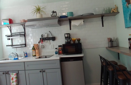 Santa Barbara Apartment | Santa Barbara Mermaid's Cove- Cozy 1-bedroom Apartment with A/C, WiFi, and W&D