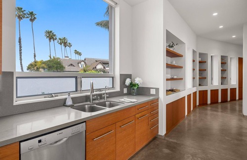 Santa Barbara House | Santa Barbara Oceanfront Luxury + Beach Access
