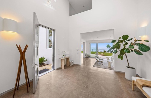 Santa Barbara House | Santa Barbara Oceanfront Luxury + Beach Access