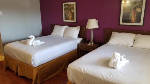 Pueblo Hotel | Santa Fe Inn - Pueblo