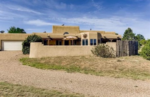 Eldorado at Santa Fe House | Santa Fe’s top rated Casa de Ochoa is available for Summer & Fall trips.