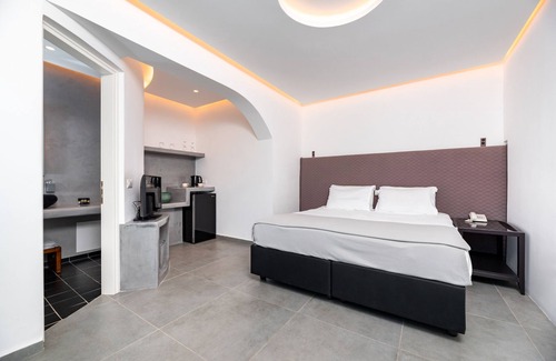 Agios Georgios Hotel | Santa Irina Luxury Sunny Lofts