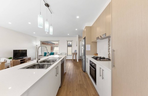 Keilor Lodge House | Santa Monica Lodge Apartments