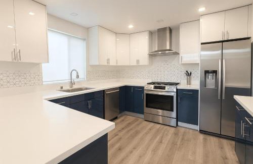 Sunset Park House | Santa Monica Luxe Home - Hot Tub, Pool Table, Grill & Cinema Projector