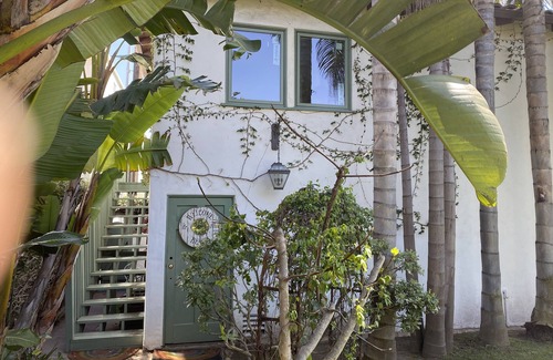 North of Montana House | Santa Monica Paradise Palm Beach Retreat