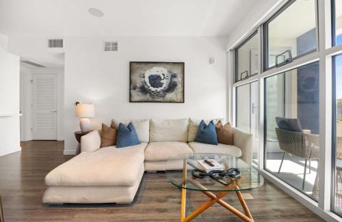Downtown Apartment | Santa Monica Seaside Haven! Ocean Views, Beach Steps Away and Creative Vibes