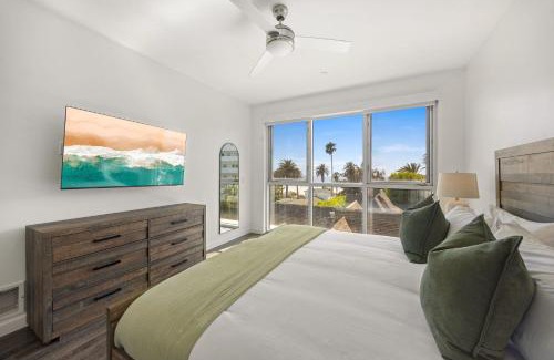 Downtown Apartment | Santa Monica Seaside Haven! Ocean Views, Beach Steps Away and Creative Vibes