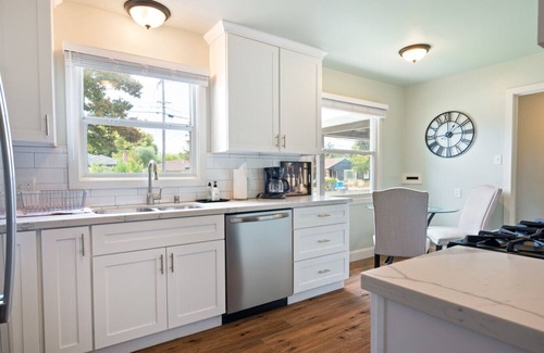 Junior College Neighborhood Association House | Santa Rosa Gem - 2 BR Home with Office and W/D
