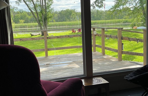Campbellford Cottage | Santa's Waterfront Cottage Retreat - Cozy and Quiet