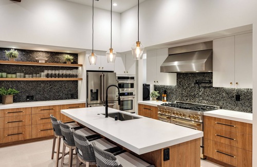 Magnesia Falls Cove House | Sante - Brand New Estate with Pool, Spa & Pickleball Court *28 night minimum*