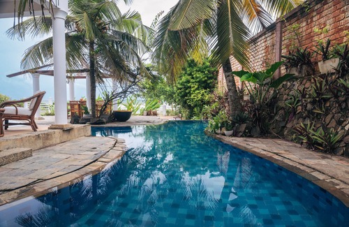 Weligama Villa | Sānti, a beautiful beach house with a pool on Weligama Beach